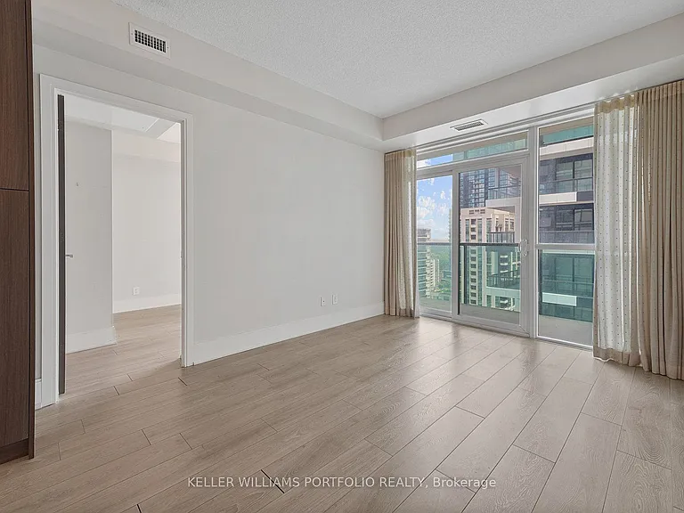 25 Broadway Ave #1504 — Photo 8
