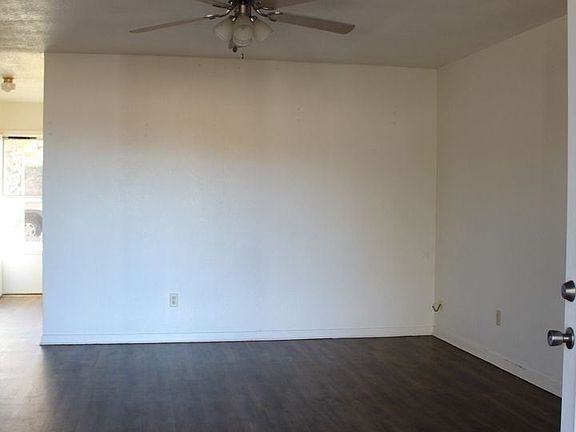 4th image of 1601 E Robertson Ave