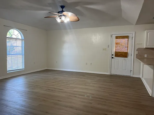 1610 Thornton Ave — Photo 12