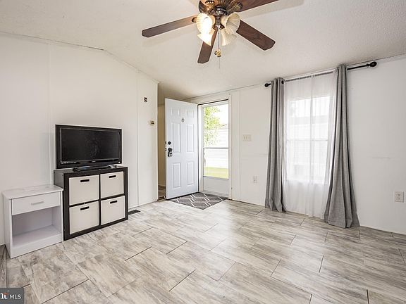 3rd image of 715 Javelin Way #715