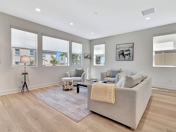5th image of 10887 Carlos St