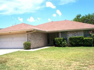 2604 Meadow Ridge Dr, Fort Worth, TX 76133