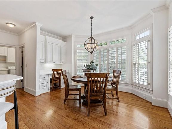 4th image of 210 Ansley Close