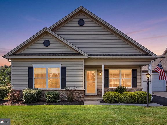 3rd image of 37 Ivy Ln