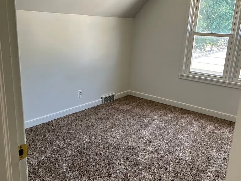 3 Bedroom Home for rent in Urbandale, IA — Photo 13