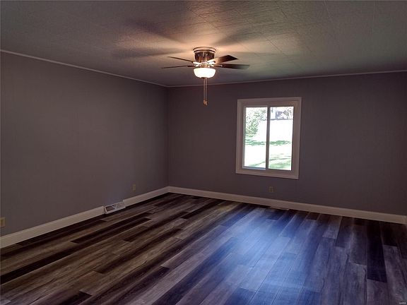 2nd image of 2742 Chrysler Ave