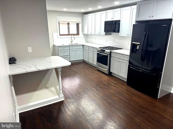 428 Manhattan St, Lester, PA 19029