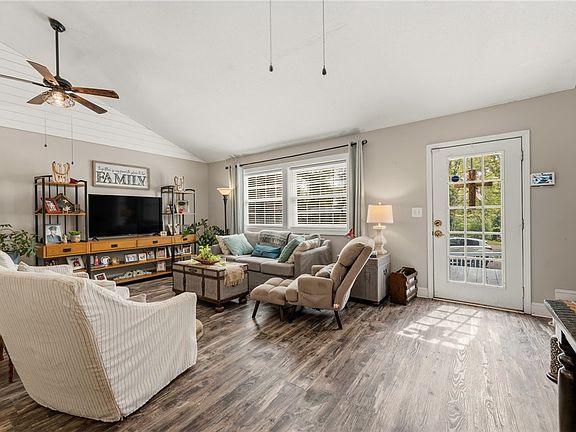 4th image of 1412 Forest Ln