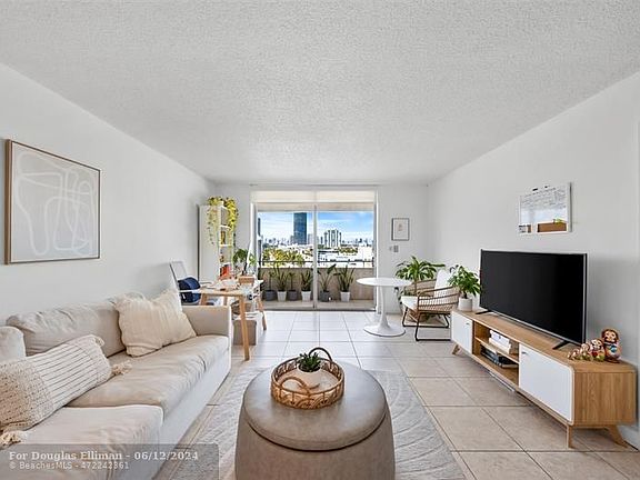 4th image of 465 Ocean Dr APT 1104