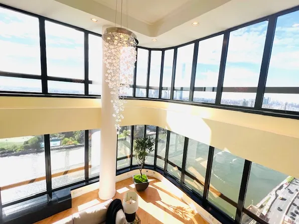 530 East 76th Street image 7 of 27