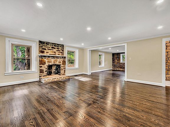 3rd image of 4714 Tobey Rd
