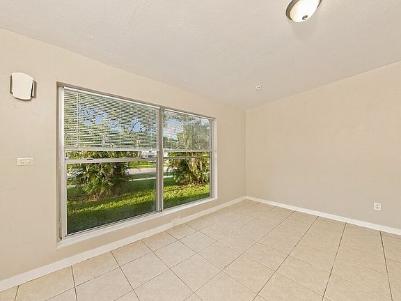 3rd image of 1420 NE 40th Ct