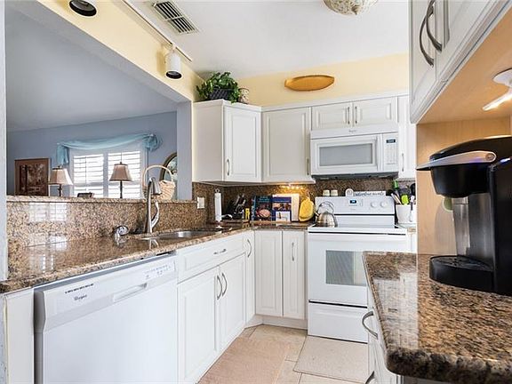 5th image of 854 Brimfield Ct