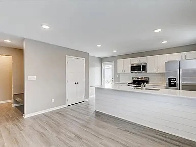 4009 NE 6th St — Photo 5
