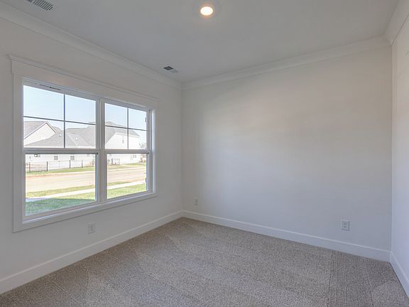 3rd image of 411 Duchess Blvd