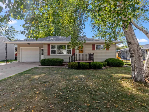 1007 Menasha St, New London, WI 54961