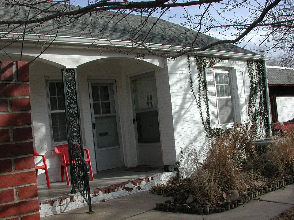 1348 N Woodland Ave