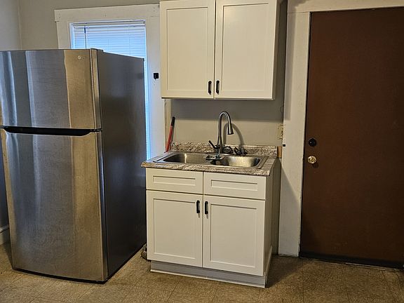 3rd image of 24 Cedar St