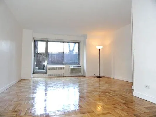 Rented by Bank Neary | media 23