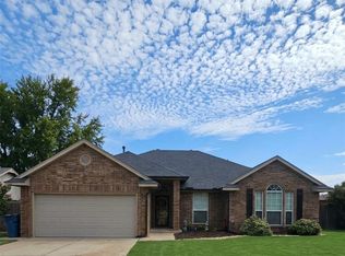 17 N Lockeport Dr, Edmond, OK 73003