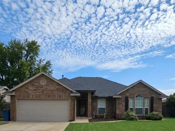 17 N Lockeport Dr, Edmond, OK 73003
