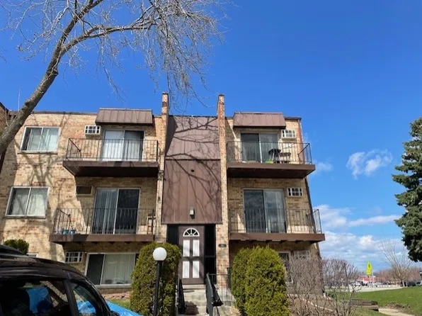 361 Hawthorne Cir, Mount Prospect, IL 60056