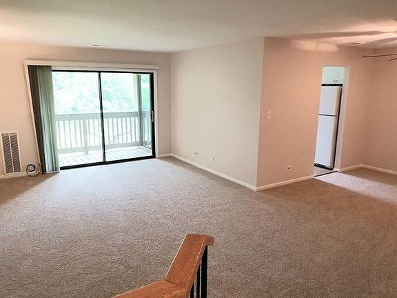 3rd image of 912 Knottingham Dr APT 2A