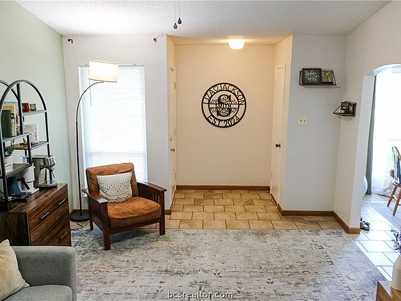 2nd image of 318 Amherst Cir