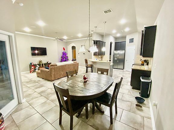 3rd image of 1116 Santa Catalina St