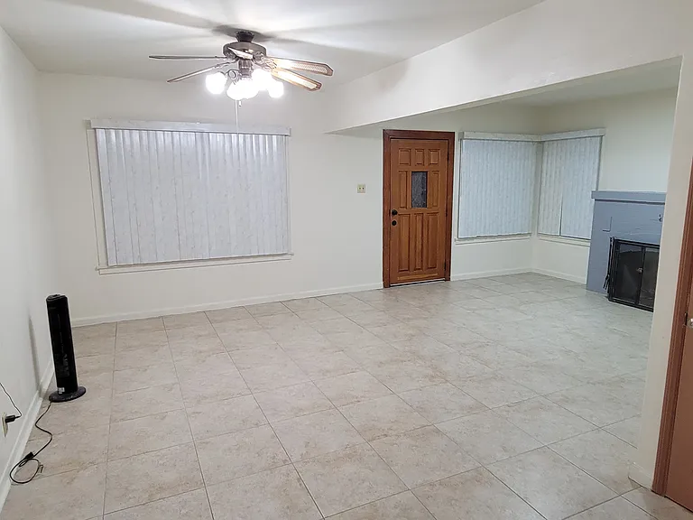 704 E Palmer Ave — Photo 2