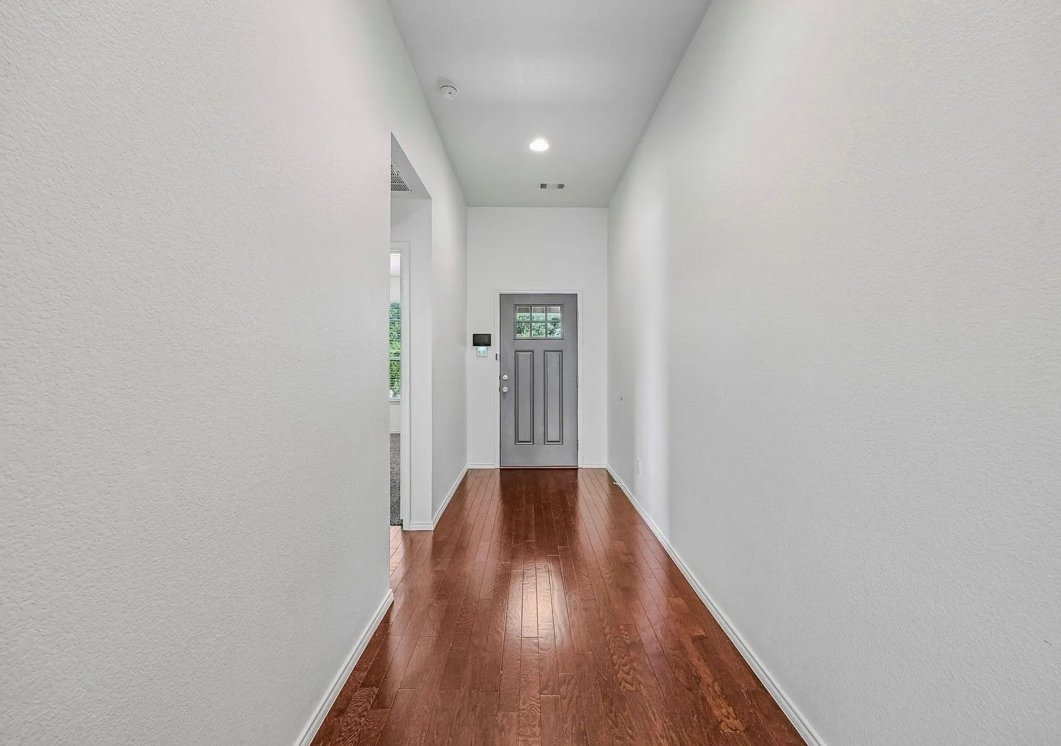 Exquisite 4-Bedroom Home in the Prestigious Light Farms Neighborhood — Photo 4