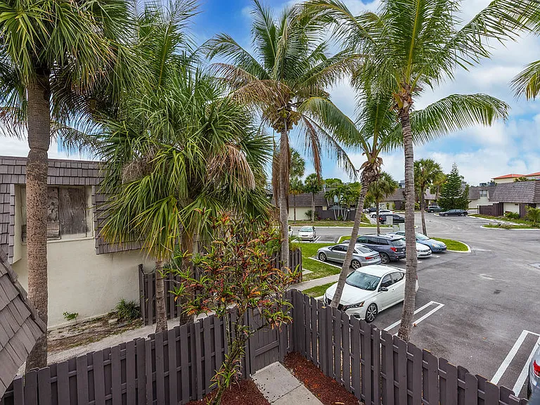 1755 N Congress Ave — Photo 29