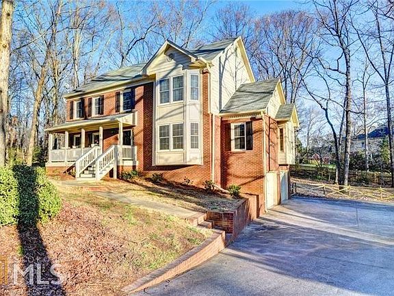 2nd image of 2091 Chartwell Ct