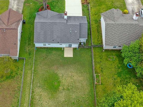3rd image of 213 Clear Lake Dr