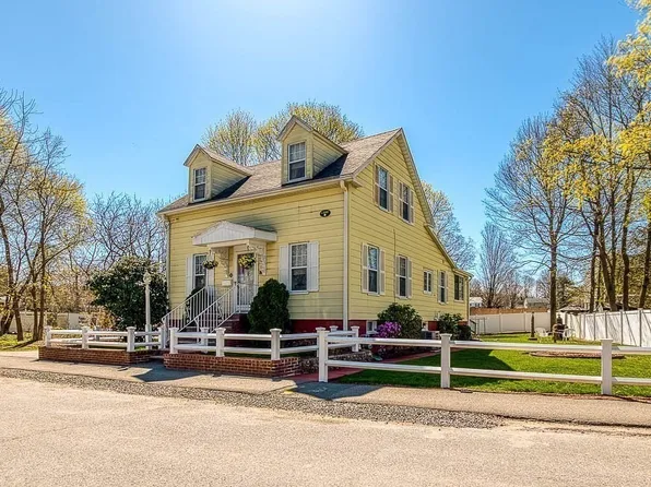 34 Barrows St, Dedham, MA 02026