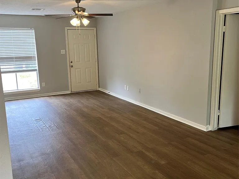 5142 Madden Ln — Photo 4