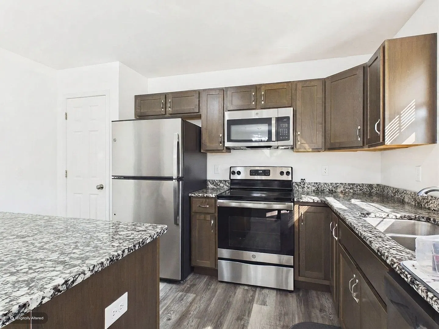 Large Single Family Home in Harrisburg — Photo 4