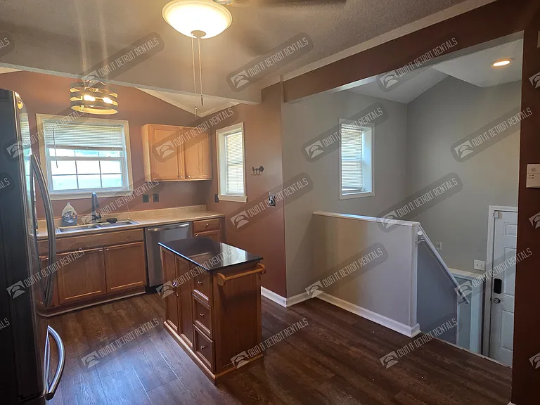 22889 Oakwood Ave — Photo 24