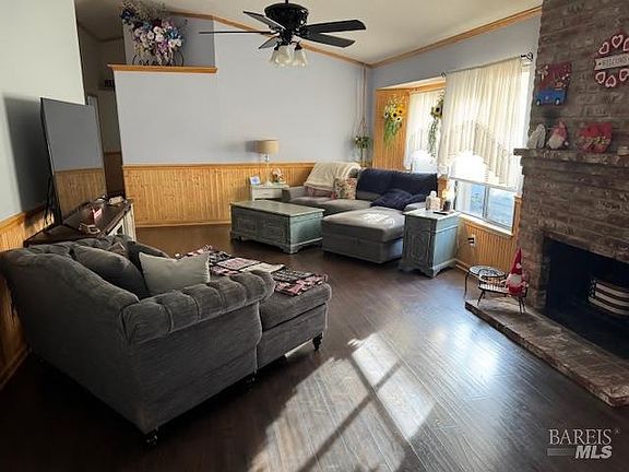 2nd image of 530 Eldridge Avenue