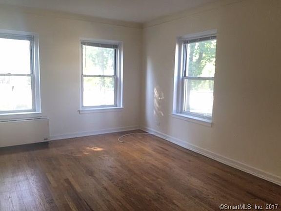 3rd image of 100 Woodside Grn APT 1A