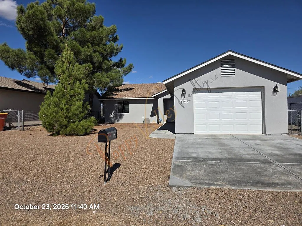 1745 Potter Ave — Photo 2
