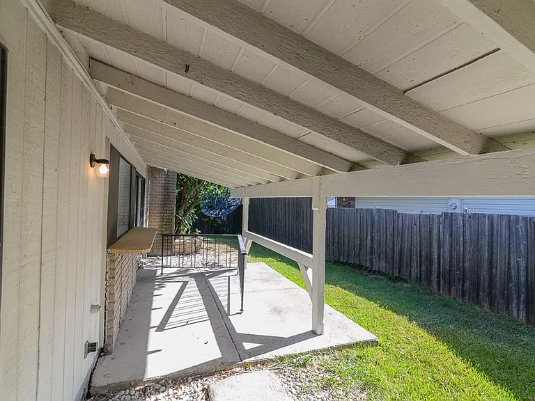 821 Stone Trail Dr — Photo 7