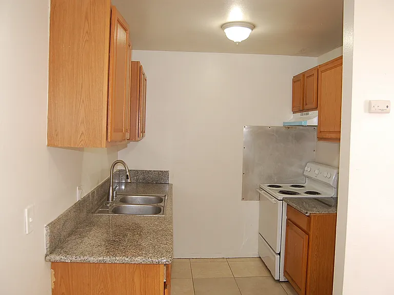 659 S Webster Ave #17 — Photo 14