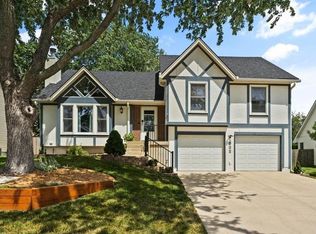 932 E Oakview St, Olathe, KS 66061