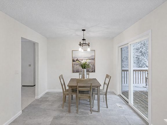 4th image of 20420 Hughes Ave W