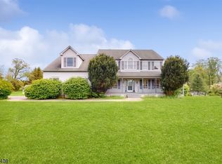 19 Pleasant View Manor Rd, Pittstown, NJ 08867