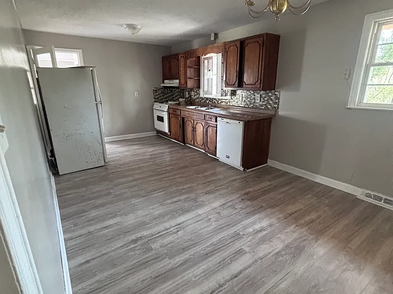 340 Guilford St — Photo 3