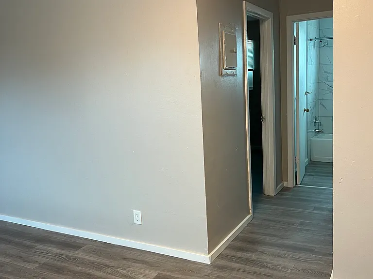 1243 SW 37th Ave #6 — Photo 1
