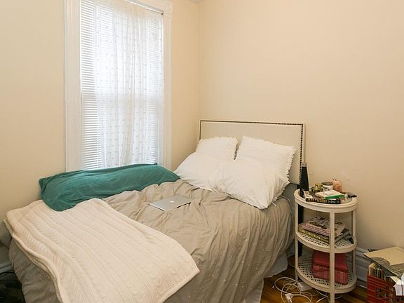 4th image of 2137 N Sheffield Ave #2F