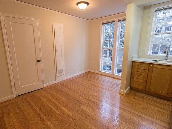2nd image of 130 Frederick St APT 1